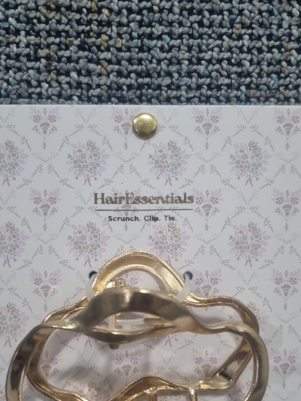 HAIR ESSENTIALS Claw Clips Gold Set of 2 - Picture 4 of 5
